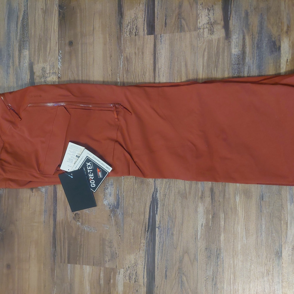 (BRAND NEW) Arc'teryx Sabre Goretex Ski & Board Pants